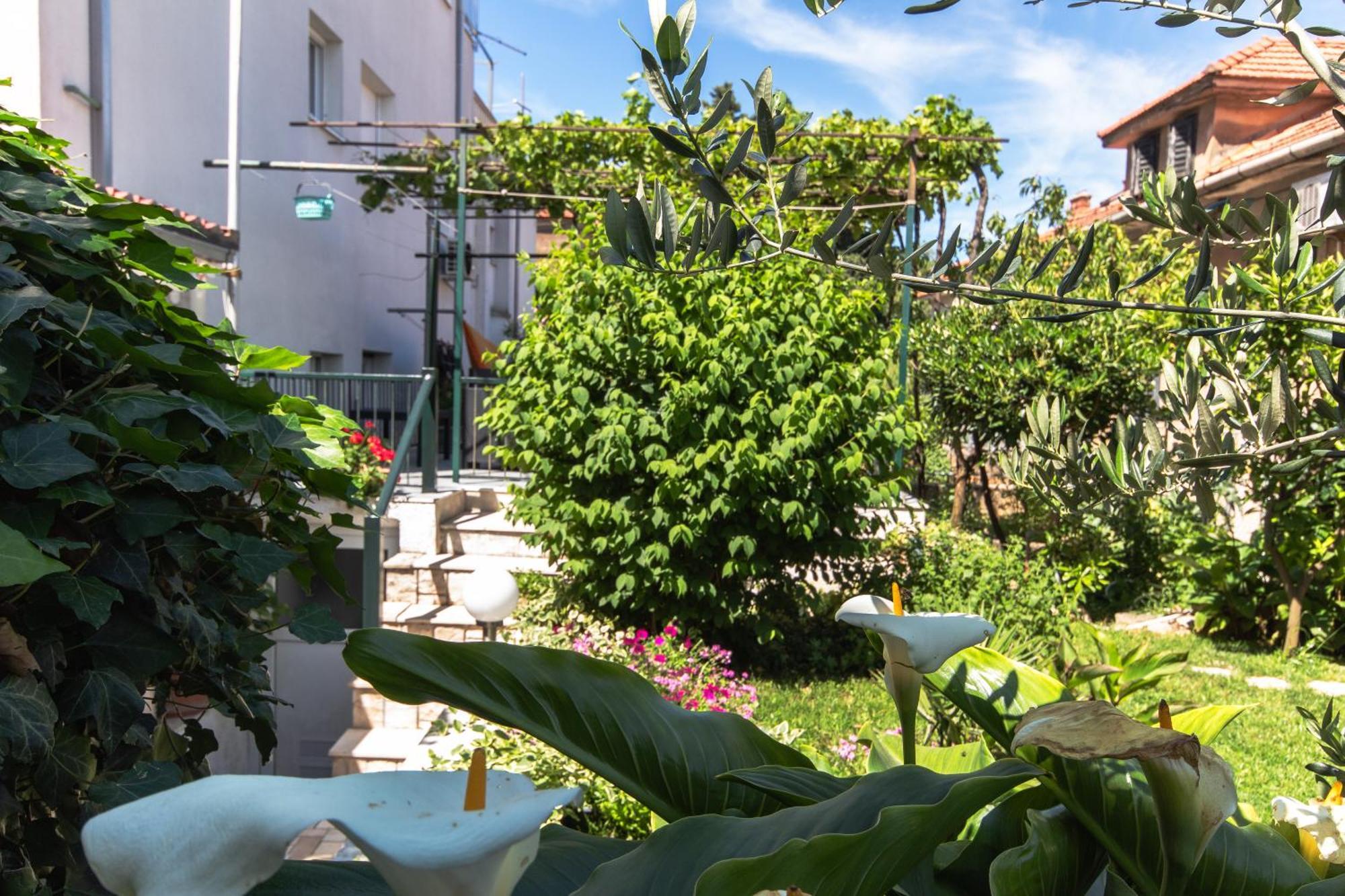 Marjan Hill 3-Br Apt,5 Guests Private Garden Near Beach Split Exterior photo